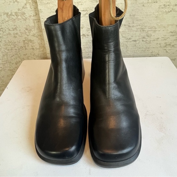 Clarks Women's Black Leather Chelsea Boots Sz 10 Block Heel 2.5" Square Toe - Picture 1 of 15